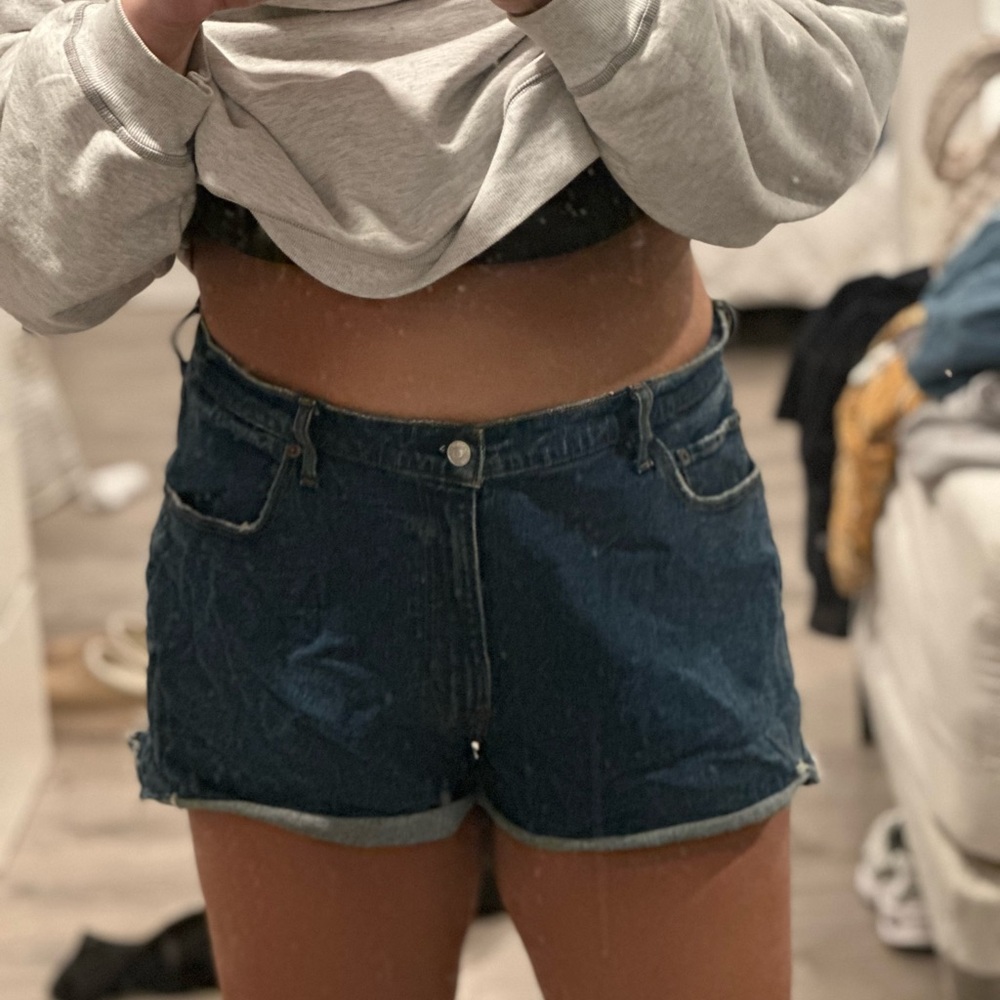 Abercrombie 90's relaxed cutoff shorts. High rise. Dark wash. Curve love 34/18.